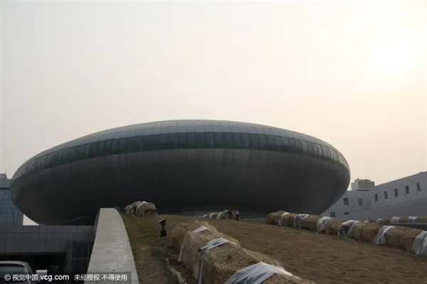 山东惊现飞碟造型建筑ufo降临地球