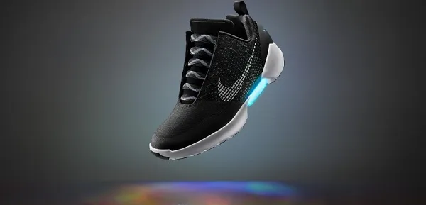 耐克HyperAdapt 1.0将于12月1日首销：自动系鞋带 售720美元