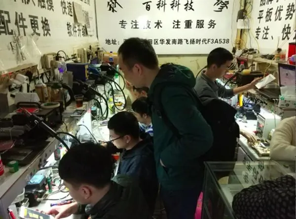 老外吃惊！中国店铺收300元将iPhone 6完美改成iPhone 7