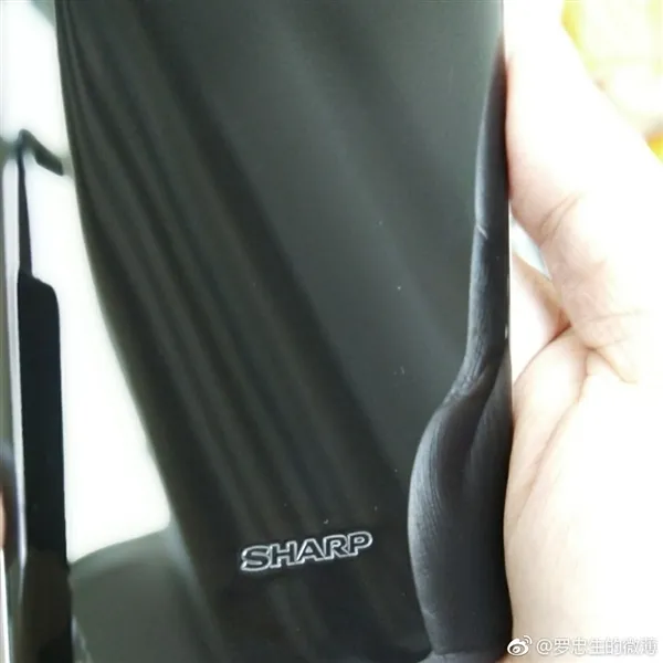 夏普AQUOS S2再曝：全球首次在3D玻璃上浮雕Logo