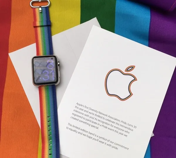 苹果为LGBT傲娇月推出了限量款Apple Watch彩虹表带