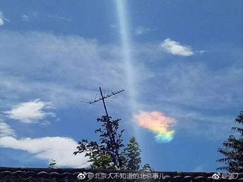 京城上空现七色祥云 专家：云中冰晶对阳光折射