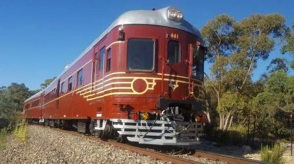 全球首辆太阳能火车将在澳运行 竟然是老火车改造的