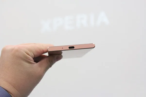 索尼怪兽旗舰也温柔：红铜粉Xperia XZ Premium真机直击