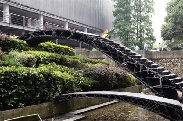 同济大学3D打印国内首个人行天桥：长11米