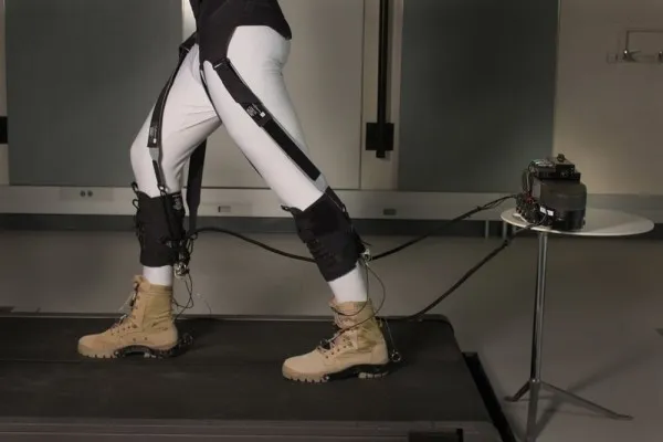 [视频]哈佛大学的外骨骼机器衣能够帮助患者节省23%的能量