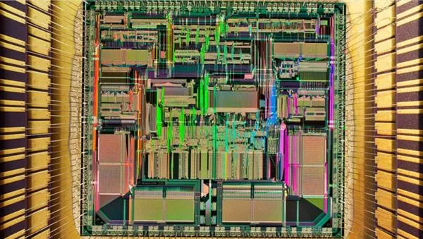 Intel都力不从心 摩尔定律还有戏吗？