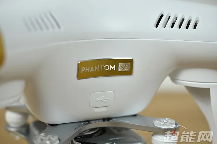 大疆Phantom 3 SE开箱视频与图赏：这么实惠连妹子都惊呆了