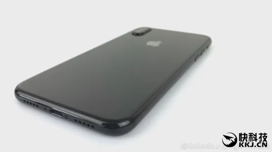 全面屏诱人！iPhone 8亮黑色“开箱”：质感一流