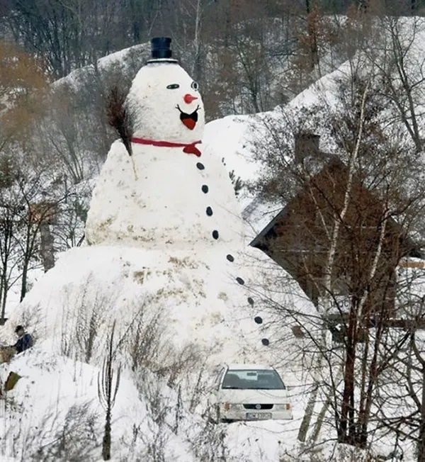 脑洞炸裂！看看老外是怎么堆雪人的