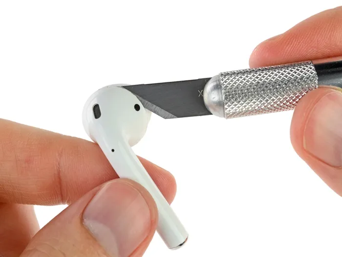 iFixit拆解AirPods：无修复可能性，所以电池维修那么贵