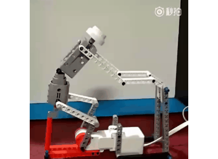 高手在民间 米兔积木机器人打造机械臂：能抓球