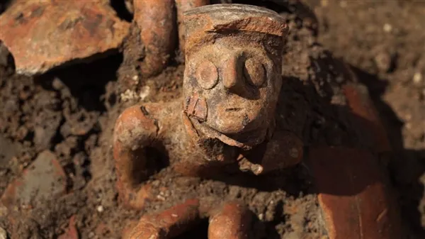 4000年前的“沉思者”雕像居然长这样 略带萌感