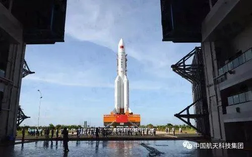 第二发长征五号大火箭完成垂直转运 7月初发射