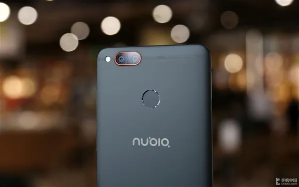 nubia Z17 mini真机图赏：妹纸实力抢镜