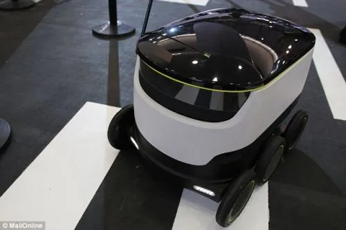 美公司发明快递机器人 走上街头送货上门