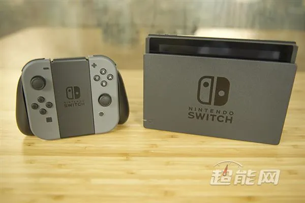 地表最强掌机？任天堂Switch开箱 黑边感人