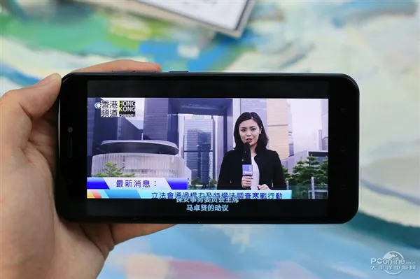 ivvi首款裸眼3D手机K5图赏：流光溢彩颜值赞