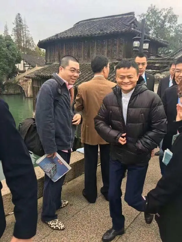 互联网大会周鸿祎喊话雷军：这次再睡觉，就睡在你肩膀