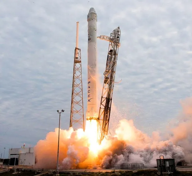 好事多磨！SpaceX今天终于成功发射一枚猎鹰9号火箭