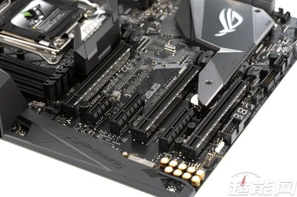 扣肉X御用座驾 华硕ROG STRIX X299-E GAMING主板图赏