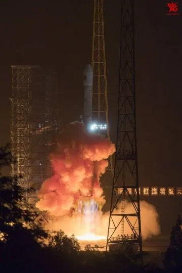 中国卫星“爬”回正常轨道：太空加油？不可能