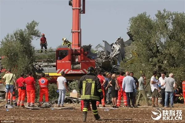 意大利发生火车对撞：20人死亡 现场极惨烈