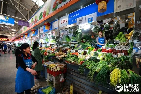 微博搜索“花呗” 前三条热门微博全是骗子