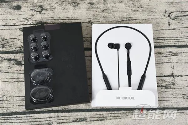 BeatsX无线耳机开箱图赏：轻巧 顺便还能装个……