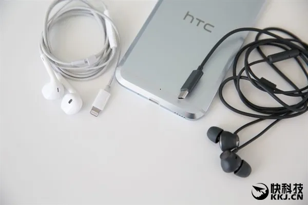 HTC强推USB Type-C听歌：3.5mm转接头都不给