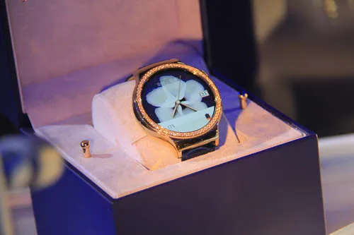 HUAWEI WATCH星月系列女表发布 售价3888元起