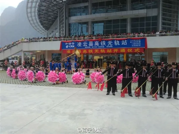 神奇！这个高铁站正式开通 居然没铁轨