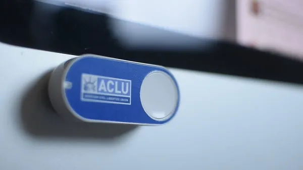 [视频]亚马逊推出新款 Dash Button：一键向 ACLU 捐款 5 美元