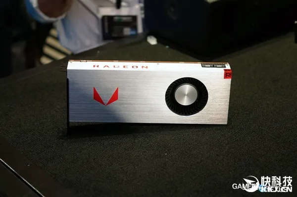 AMD RX Vega显卡真海量图赏：风冷水冷齐飞