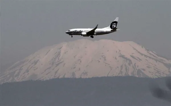 被一群日食爱好者感动 美航空公司推出“日食航班”