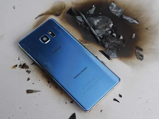 老外用喷火器炙烤三星Note7：屏幕烧毁但电池没爆