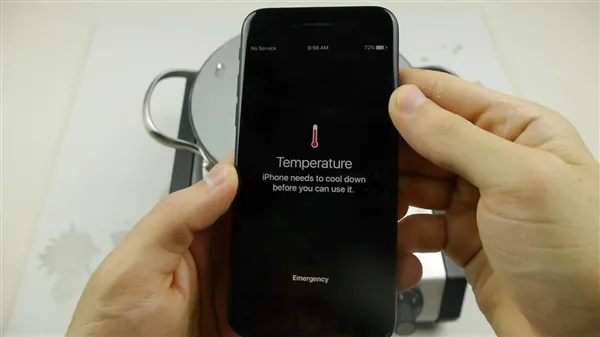 iPhone 7扔进沸水：屏幕“死而复生”