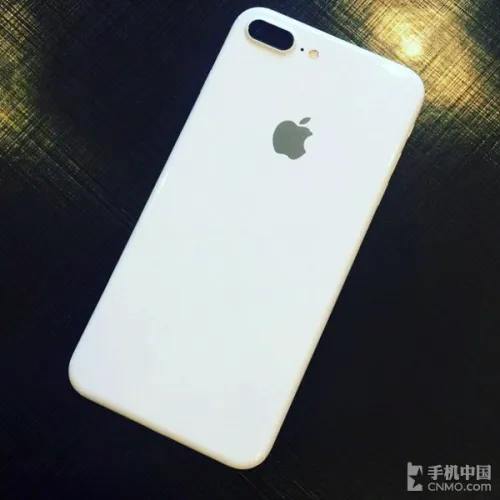 苹果商店暗示大动作 陶瓷白iPhone7流出