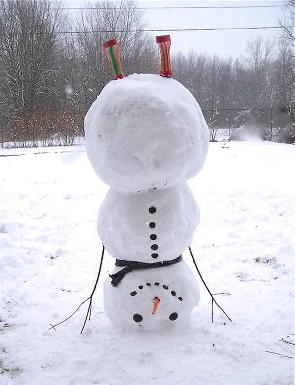 脑洞炸裂！看看老外是怎么堆雪人的