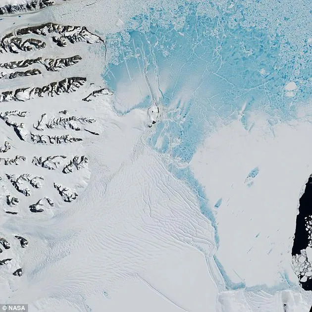 南极冰架裂缝增长速度惊人：或形成世界上最大冰山
