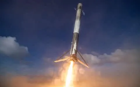 SpaceX今天发射一颗通信卫星 因载荷超重火箭不会回收