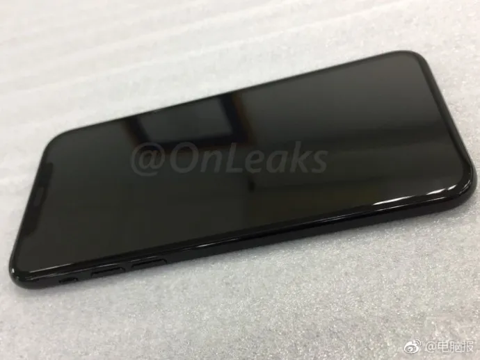 iPhone 8真机爆光：全面屏+纵向排列摄像头！