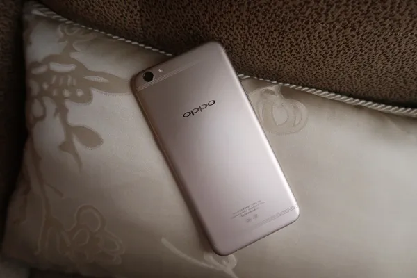 OPPO R9s上手：将前代再优化 具备多个爆款元素