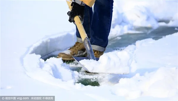 看哭！吉林大学生雪地作画致敬科比：惟妙惟肖