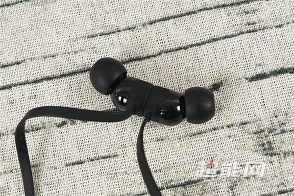 BeatsX无线耳机开箱图赏：轻巧 顺便还能装个……