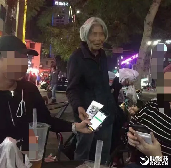 普惠大众！西湖边乞丐都用二维码震撼马云