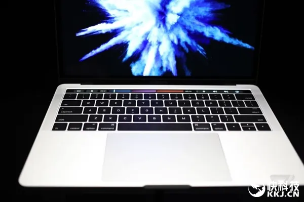 史上最轻薄！新Macbook Pro图赏/上手视频：触控屏逆天