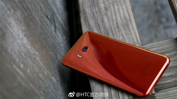 4999！HTC U11火炽红图赏：你的美无法形容