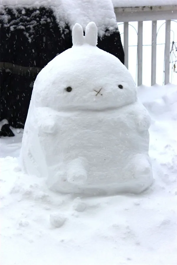 脑洞炸裂！看看老外是怎么堆雪人的