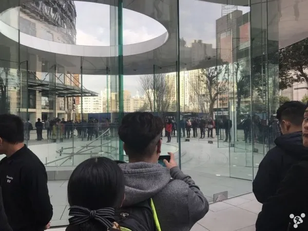 你领到T恤了吗？昆明Apple Store正式开业